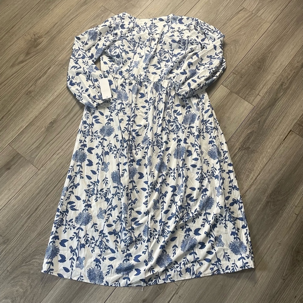 Goodnight Macaroon PAULA V-NECK FLORAL PRINT MAXI DRESS blue and white size S - Picture 2 of 5